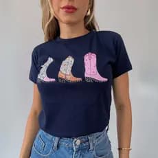 T-shirts Country Feminina Blusa Botas com Strass 100% Algodão Fio 30.1 Cowgirl Rodeio