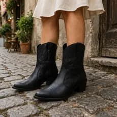 Bota Texana Cano Médio com Bordado 100% em Couro Legítimo Salto 6,5 Confortável e Elegante