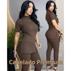 Conjunto Feminino Canelado Calça e Blusa Com Fenda na Lateral Tecido Premium