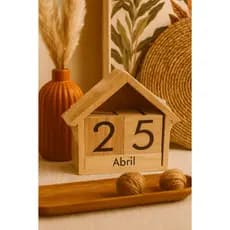 CALENDARIO DECORATIVO DE MESA FORMATO CASINHA.