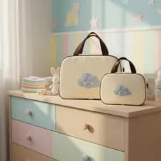 Kit Bolsa e Frasqueira Maternidade Bebê Nuvem Alegria