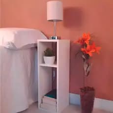Mesa de Apoio Lateral Branca MDF 60cm Com Prateleira Compacta Moderna Ideal Quarto Sala Escritório