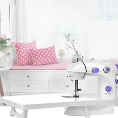 Mini Máquina De Costura Com Mesinha E Pedal Bivolt Portátil