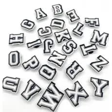 Kit 3 a 12 Letras Personalizadas Pins/Enfeites para Cro Rosa ou Branca *LEIA A DESCRIÇÃO*