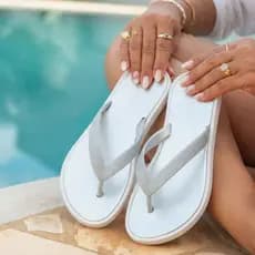 Chinelo Feminino de Luxo com Strass Brilhante Confortável e Ideal para o Dia a Dia - Duda