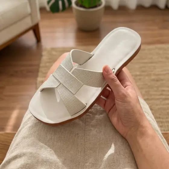Sandália Feminina Rasteirinha Elegante e Macia Para Uso Casual e Confortável