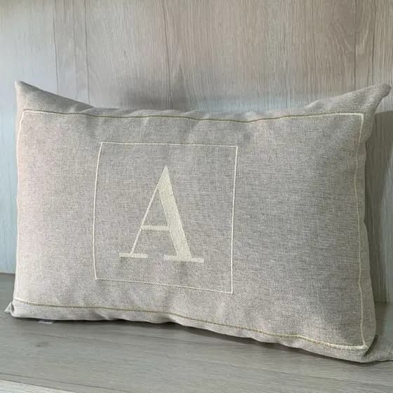 Capa de Almofada Baguete de Inicial Letra 35cm x 49cm A-Z no Linho para Cama Casal