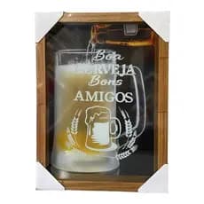 Quadro porta tampinhas com escrita no vidro e imagem de fundo