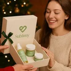 Kit presente luxuoso com body splash, esfoliante e óleo corporal.Cheiro marcante,ideal para mãe,esposa e datas especiais