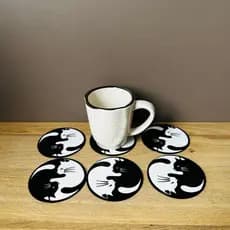 Kit com 6 Porta Copos Gato Yin Yang + Caixa de Armazenamento – Decoração Criativa para Mesa