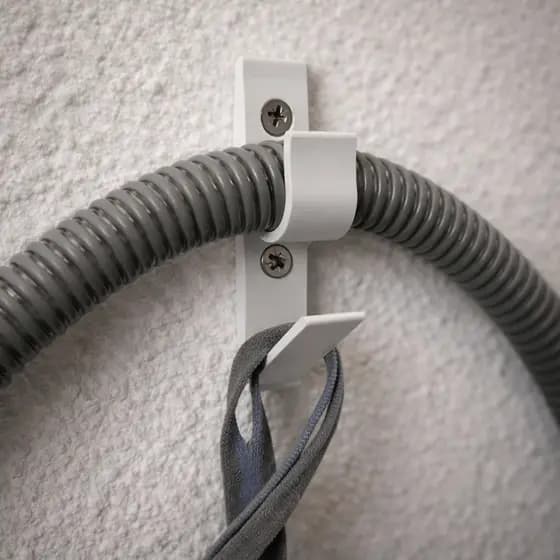 Suporte Gancho para Mangueira CPAP BiPAP Universal com Parafusos Fixação Parede Branco Homecare Pro