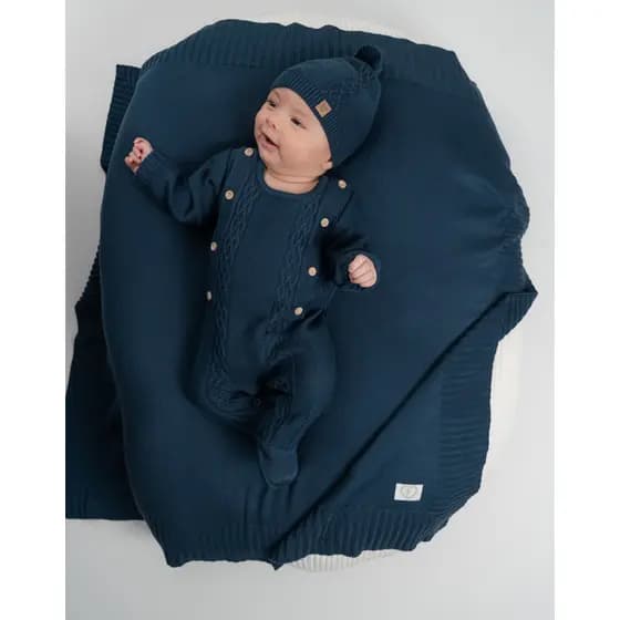 Saída Maternidade Menino Emiliano Kit 3 Peças Fofinho Premium Macacão Touca Manta RN Luxo