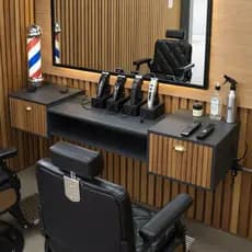Bancada Barbearia com 2 Portas e Nicho Suspensa Para Corte de Cabelo e Barba 180CM Retrô Leão