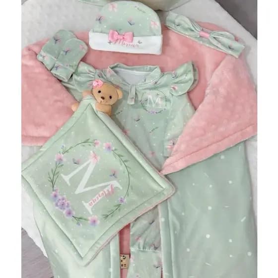 Kit Saída Maternidade Personalizada com o NOME DO SEU BEBÊ no: Macacão, Manta, Naninha, Touca, Luvas