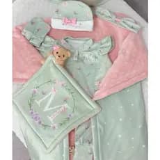 Kit Saída Maternidade Personalizada com o NOME DO SEU BEBÊ no: Macacão, Manta, Naninha, Touca, Luvas