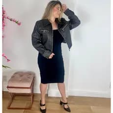 Jaqueta Feminina Curta em Couro PU com Zíper e Bolsos – Estilo Urbano e Sofisticado
