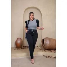 Conjunto Feminino Plus Size Calça Jogger e Blusa Manga Curta Crepe Detalhe Xadrez