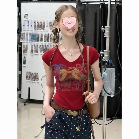 2026 verão doce legal menina magro-ajuste mais magro olhar topo arco impressão vermelho com decote em v camiseta de mang