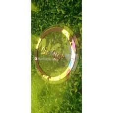 Placa em acrílico transparente e camada superior em acrílico espelhado