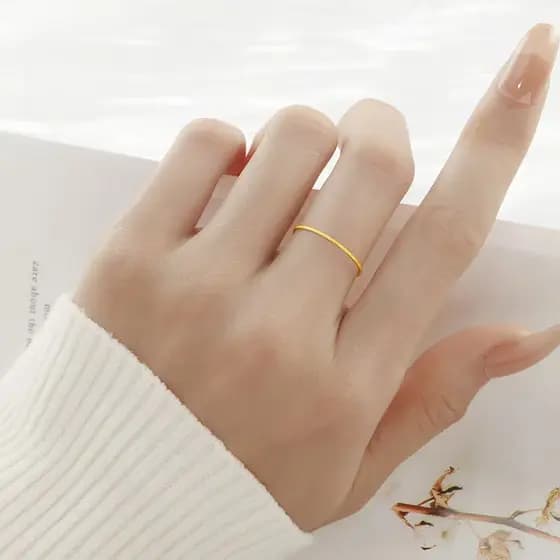 Anel liso empilhado ultrafino de 0.5mm, Design de nicho feminino, anel fosco de aço de titânio, estilo simples, luz, lux