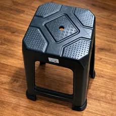 Banqueta Banquinho Assento Plástico Preto Arqplast Resistente Reforçado Empilhavel Leve Confortável