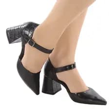 Scarpin Feminino Boneca Bico Fino Salto Alto Geometrico Bloco 7cm Croco Abotoar Confortável Versátil