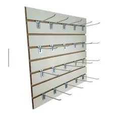 Kit Painel Canaletado 0,61x0,61 MDF + 10 Ganchos Slatwall Inteligente Loja Closet Montagem Parede
