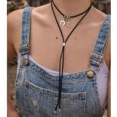 Colar Feminino Country com Cordão Preto e Pingentes Bota e Ferradura Nossa senhora – Estilo Western
