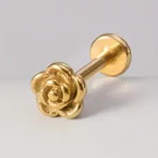 Brinco Forma de Rosa em Aço Cirúrgico - Perfeito para Cartilagem, Hélix, Tragus, Concha