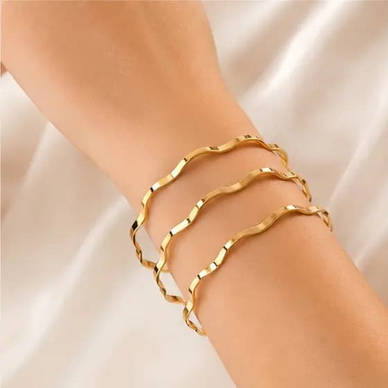 Bracelete Feminino Aberto Ondulado Dourado Aço Inoxidável Kit Três Peças Valoriza As Mãos Não Escurece Fácil
