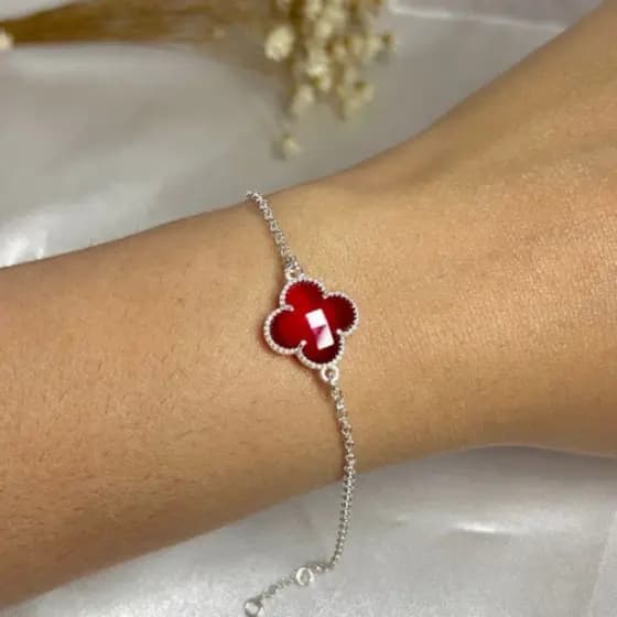 Pulseira Trevo 4 Folhas Prata com Vermelho Inspiração Virgínia