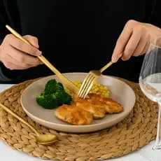 Kit 24 Jogo De Talheres Aço Inoxidável Dourados Uso em Casa e Festas Conjunto Talher 24 Peças