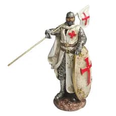 Estátua Enfeite Cavaleiro Templário Escudo e Bandeira As Cruzadas em Resina Decorativo