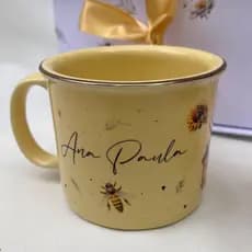 Caneca luxo personalizada 280ml amarela com borda dourada abelha girassol dinda madrinha batizado presente avós nome