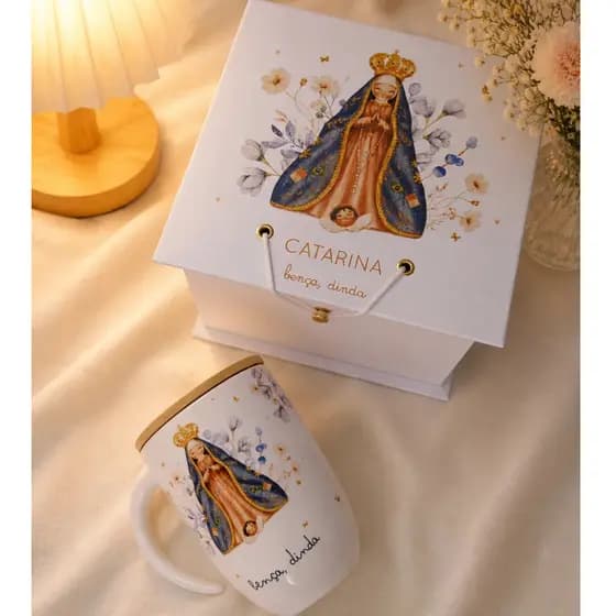 Kit luxo caixa + caneca meia lua tampa bambu 325ml personalizados nossa senhora Aparecida convite padrinhos dindo batiza
