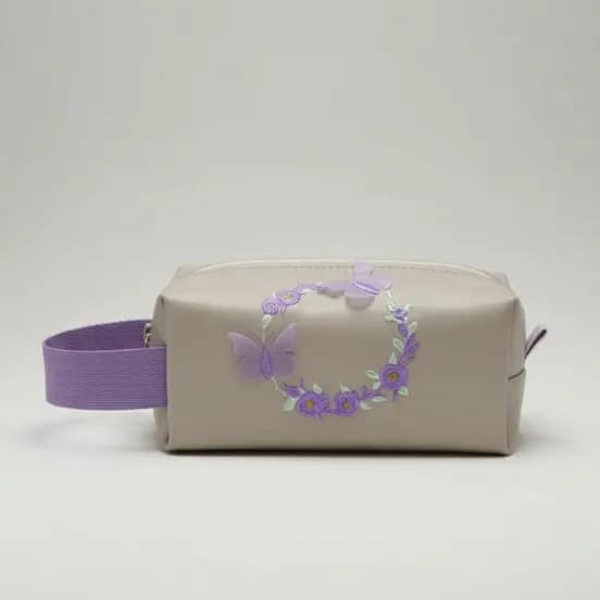 🦋 Necessaire Bordada Premium – Elegância e Utilidade em um Só Produto
