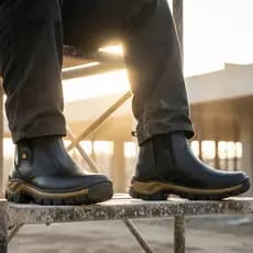 Bota Botina  Cat impermeável com Solado Adventure de Couro legitimo super promoção.
