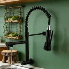Torneira De Cozinha Parede ou Bancada Estilo Moderno Monocomando Tubo Hidráulico Flexível Regulável Tom Prateado/Preto