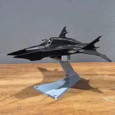Jato Nave Batwing Batman Modelo 2 | Miniatura e Pedestal