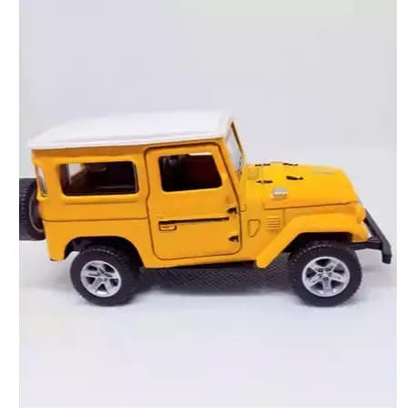 Miniatura Toyota Bandeirante Escala 1:32 em Metal Realista