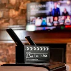 Porta Controle Remoto Filme ou Série - Suporte Organizador TV DVD Som 4 Controles Geguton