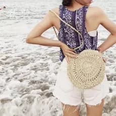 Bolsa de praia de palha redonda de crochê feminina com borla bolsa de ombro crossbody feita à mão