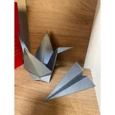 Estátua Origami Cisnes E avião Em Plástico 16cm
