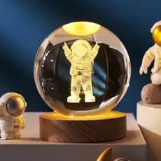 Luminária Bola de Cristal de mesa Astronauta que ilumina  Brinde infantil
