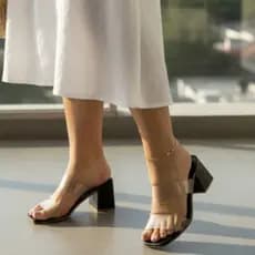 Sandália Feminina Salto Blocode 7 cm com Tira Transparente Elegante Confortável Leve Bico Quadrado Casual Atual