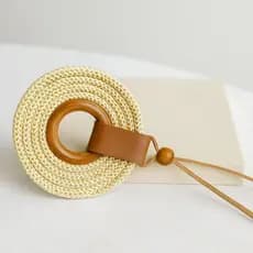 Colar Boho Chic Artesanal Feminino – Cordão de Madeira e Courino, Design Mandala e Casual