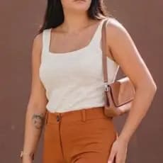 Camiseta Regata Modal Confortável Blusa Feminina Elegante Cropped Decote Quadrado Estilosa