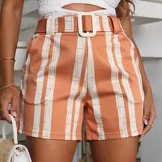 Shorts Feminino Listrado Cintura Alta com Cinto – Malha Crepe com Elastano, Bermuda Elegante com Bolso