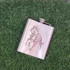 Cantil de whisky CANTIL DE BEBIDA PERSONALIZADO A LASER COM TEMA: CAVALO IDÉIAS DE PRESENTE