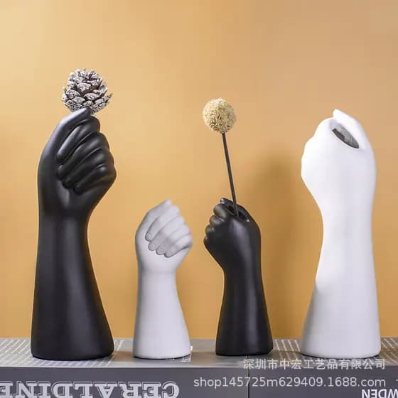 2026 novo estilo nórdico luz luxo vaso em forma de mão criativo simples ocidental resina aperto punho pêndulo Display in